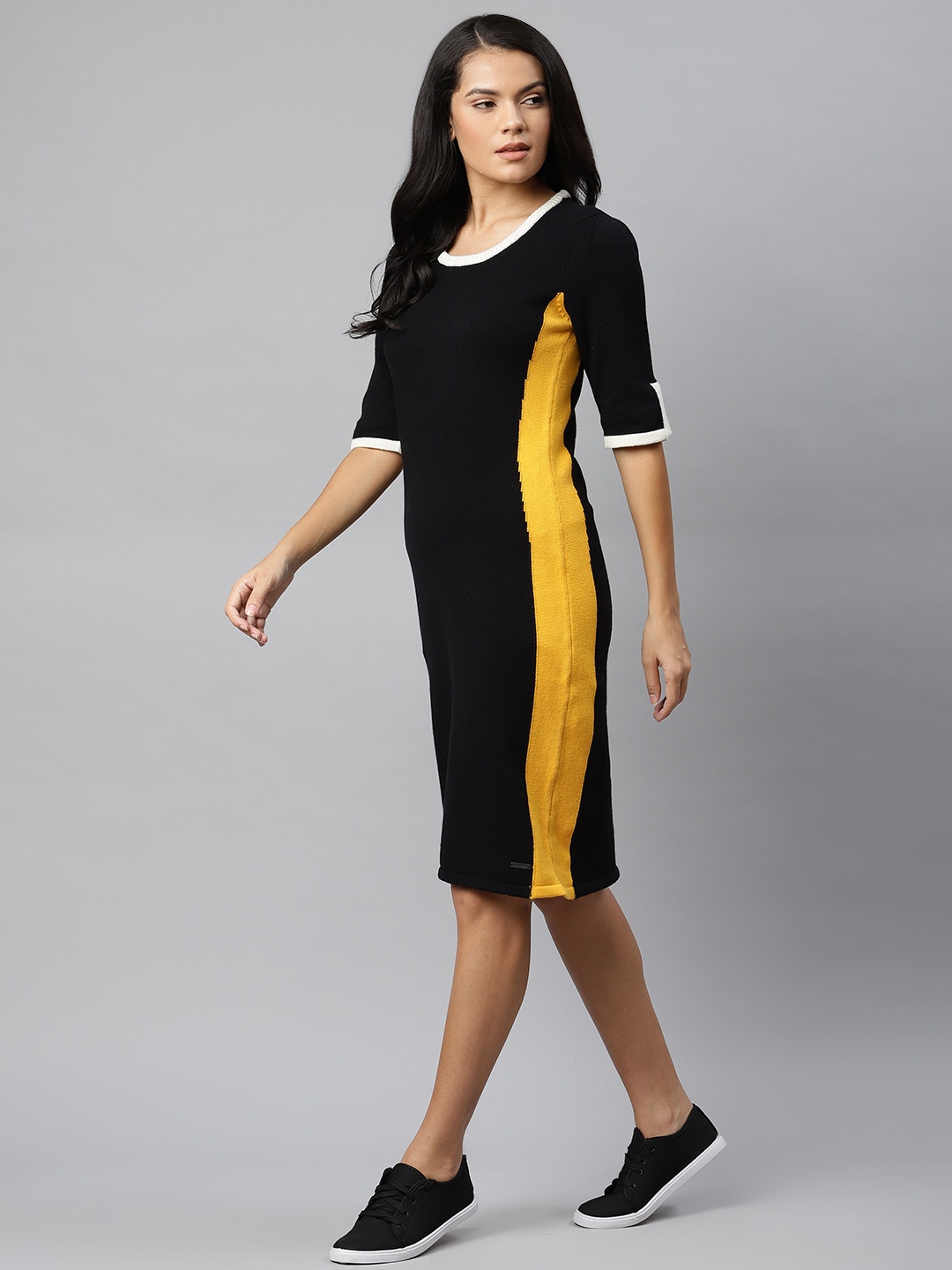 

The Roadster Lifestyle Co Black Solid T-shirt Dress