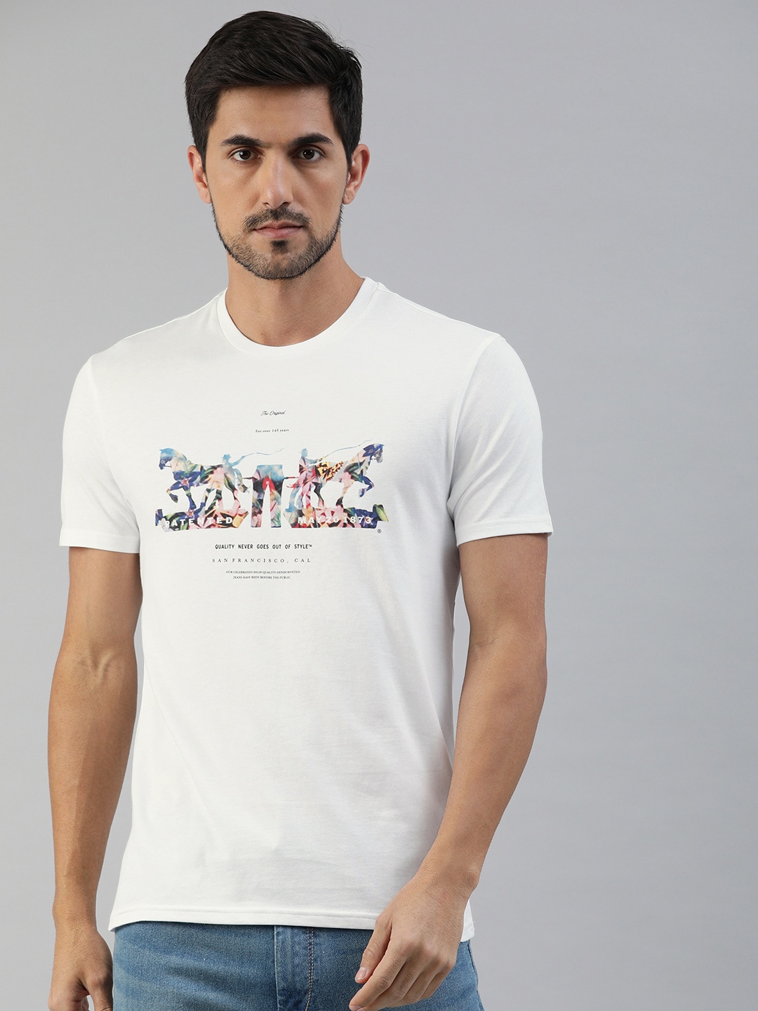 

Levis Men White Graphic Printed Round Neck Pure Cotton T-shirt