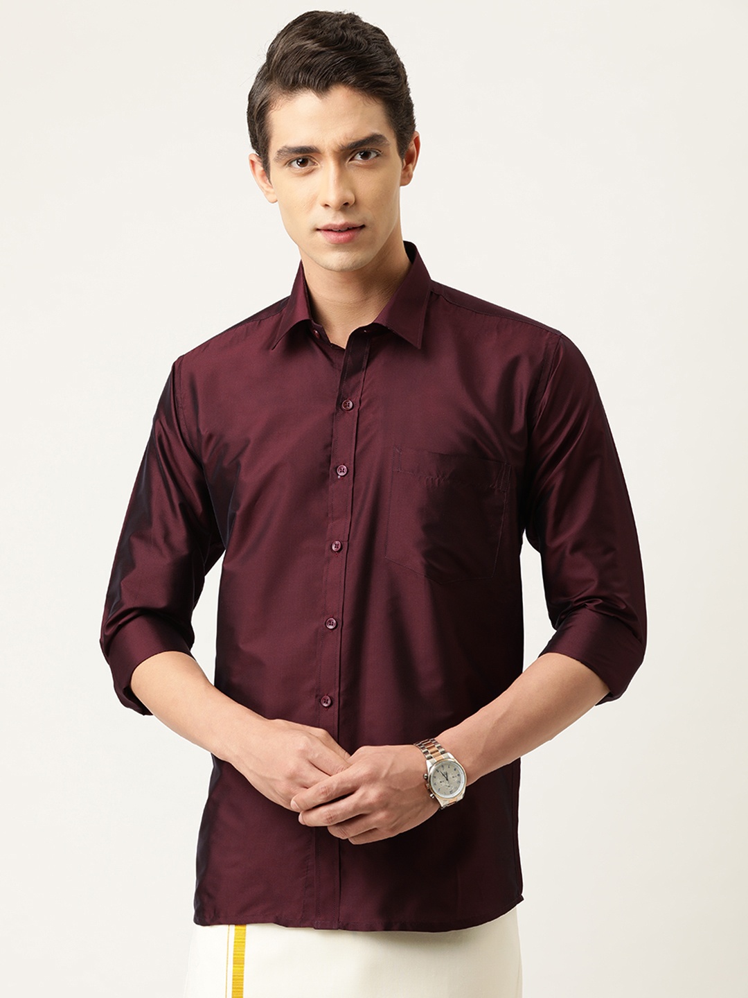 

THANGAMAGAN Men Burgundy Regular Fit Solid Casual Shirt