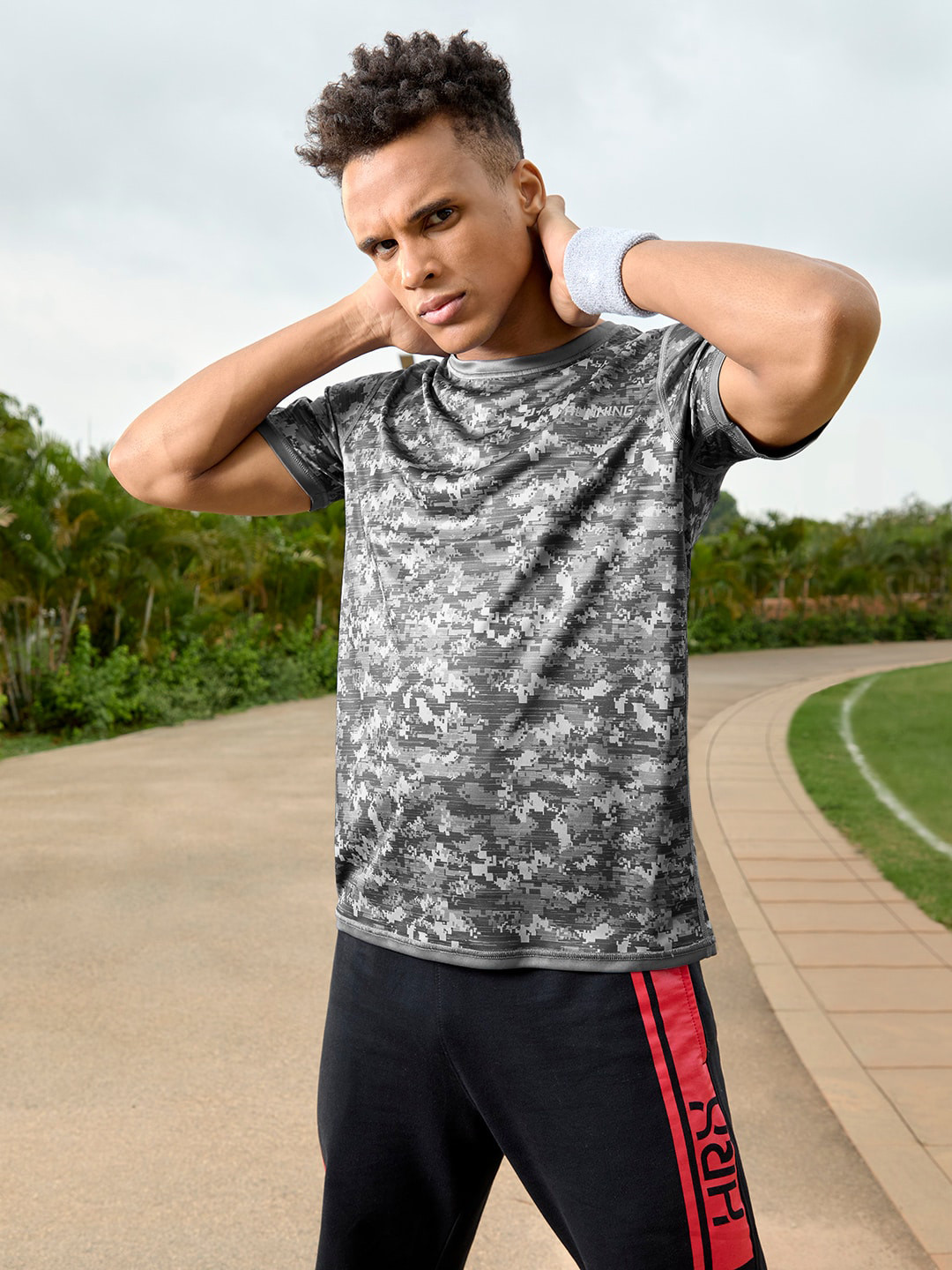 

HRX By Hrithik Roshan Men Grey Reversible Rapid-Dry Antimicrobial Running T-shirt