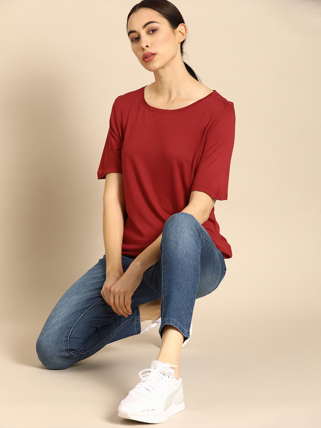 

ether Women Maroon Solid Round Neck T-shirt