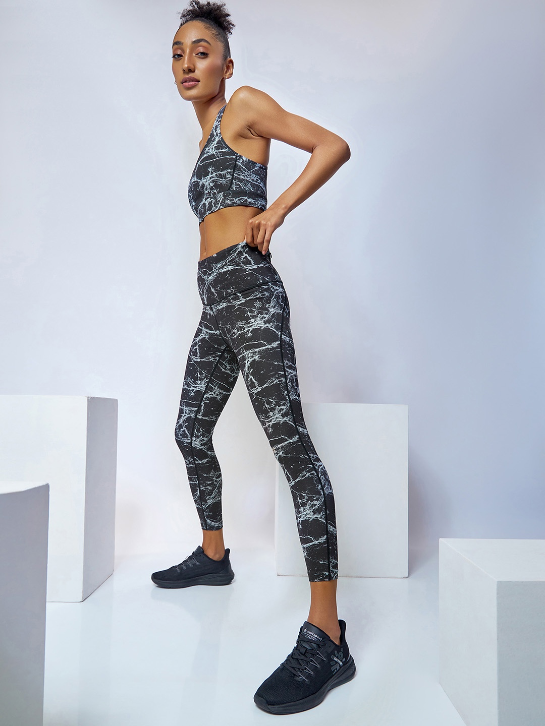 

Cultsport Women Charcoal Grey & Black Printed Tights
