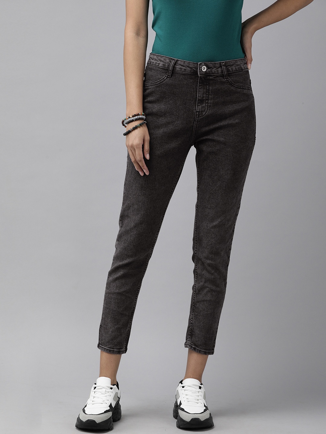 

The Roadster Lifestyle Co Women Black Skinny Fit Mid-Rise Light Fade Clean Look Jeans
