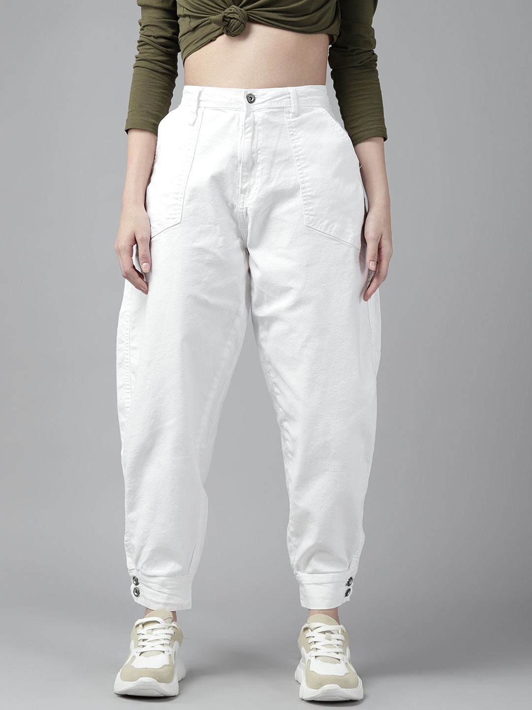 

The Roadster Lifestyle Co Women White Slouchy Stretchable Jogger Jeans