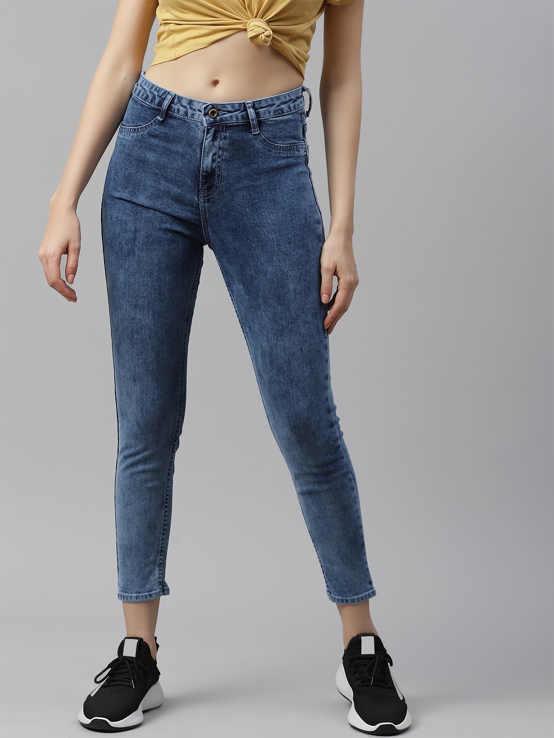 

The Roadster Lifestyle Co Women Blue Skinny Fit Light Fade Stretchable Jeans with Back Hem Slit detail