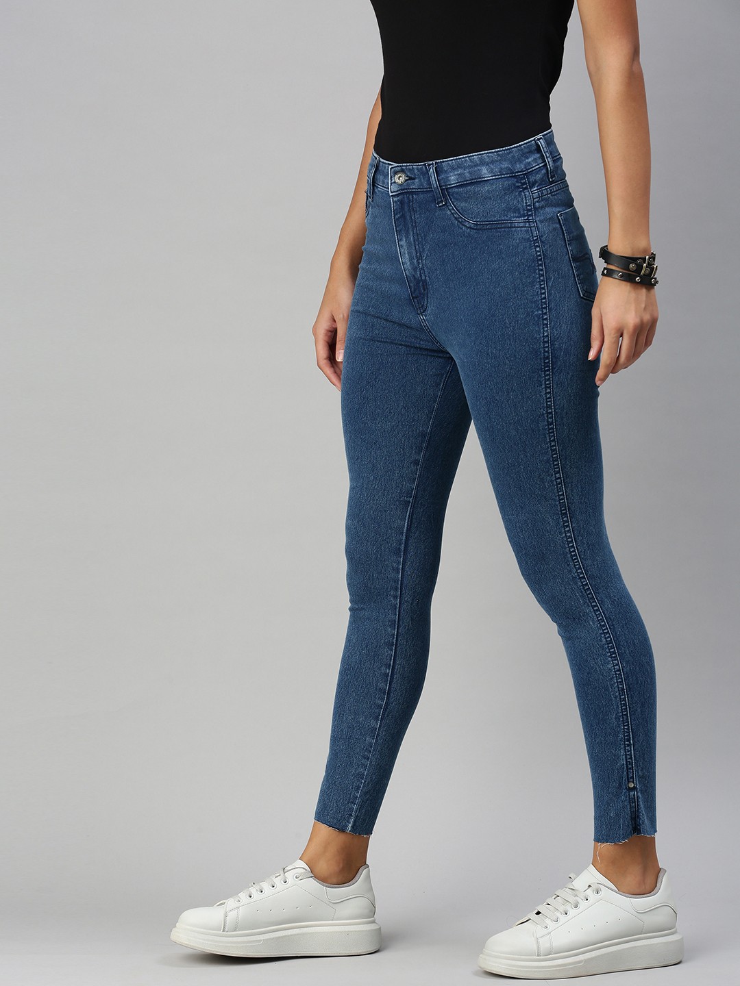 

The Roadster Lifestyle Co Women Blue Skinny Fit Stretchable Jeans