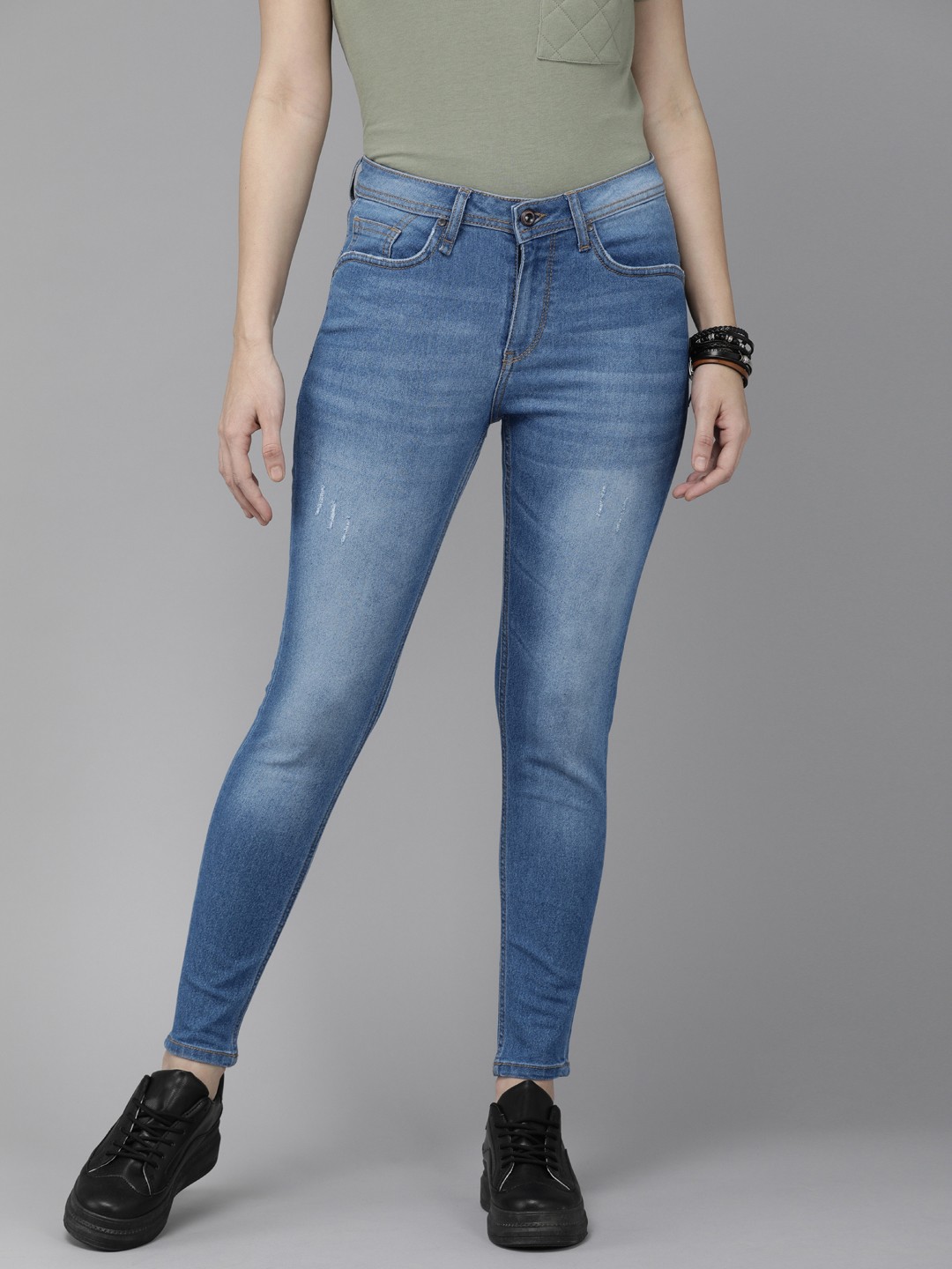 

The Roadster Lifestyle Co Women Light Blue Skinny Fit Light Fade Stretchable Jeans