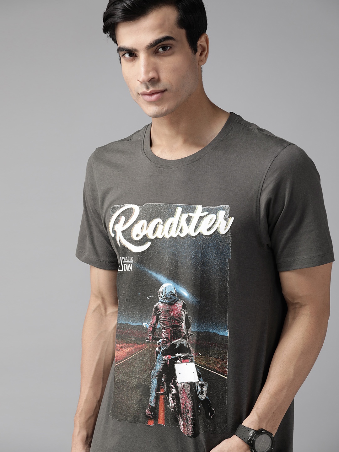 

The Roadster Lifestyle Co Men Charcoal Grey & White Biker Print Cotton T-shirt