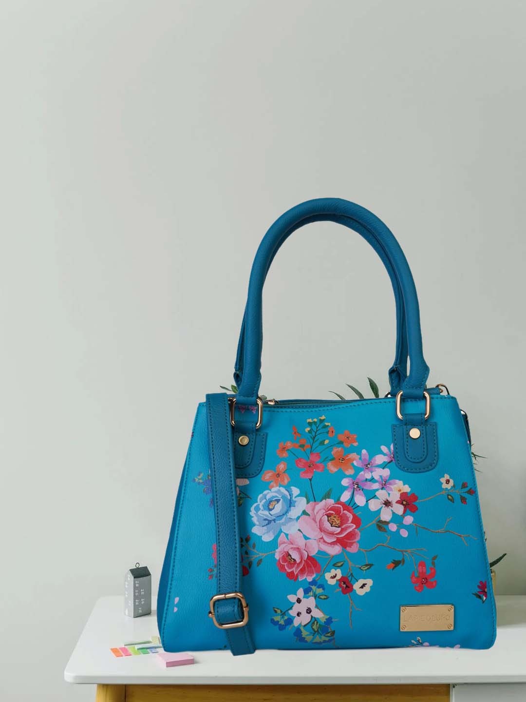 

Lapis O Lupo Turquoise Blue Printed Handheld Bag