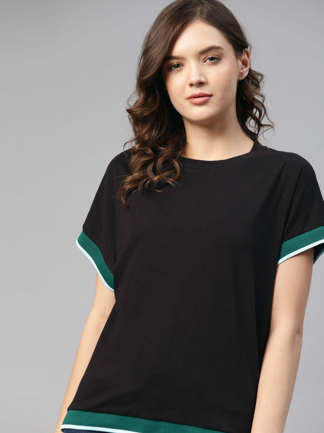 

The Roadster Lifestyle Co Black Extended Sleeves Regular Top