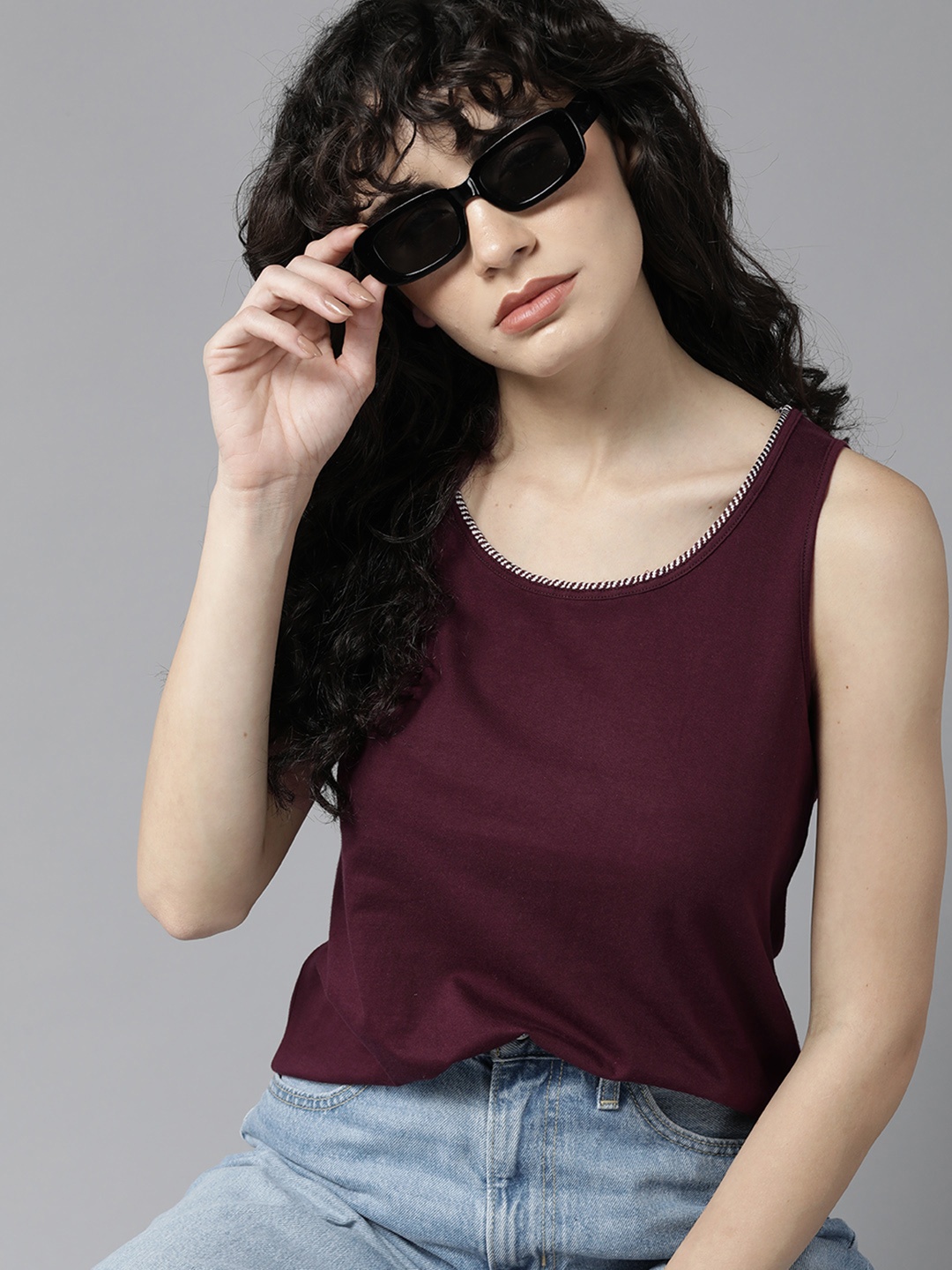 

The Roadster Lifestyle Co Pure Cotton Tank Top With Contrast Piping, Maroon