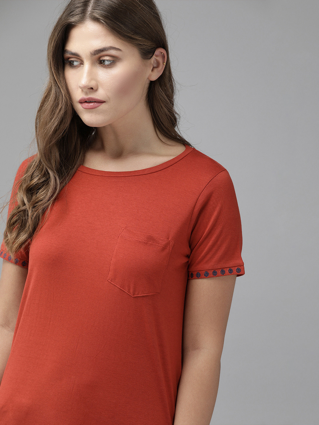 

The Roadster Lifestyle Co Women Red Solid Round Neck Pure Cotton T-shirt