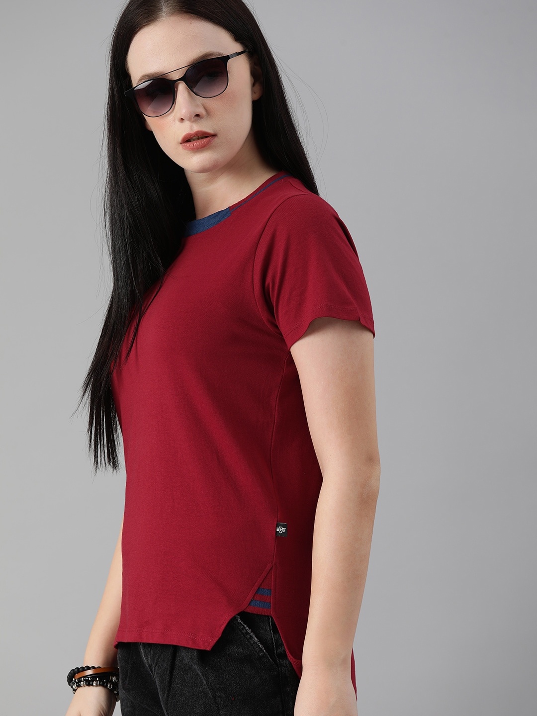 

The Roadster Lifestyle Co Women Maroon Contrast Tipping Rib Pure Cotton T-shirt