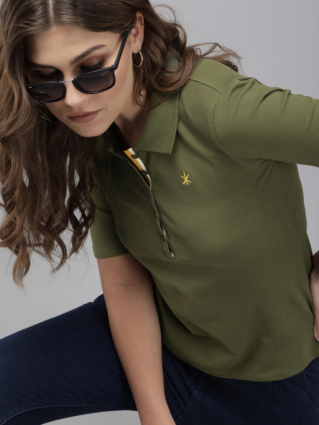 

The Roadster Lifestyle Co Women Olive Green Solid Polo Collar T-shirt