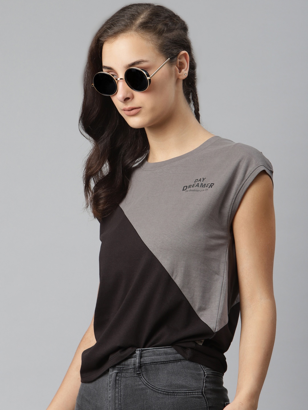 

The Roadster Lifestyle Co Women Grey & Black Colourblocked Pure Cotton Round Neck Relaxed T-shirt