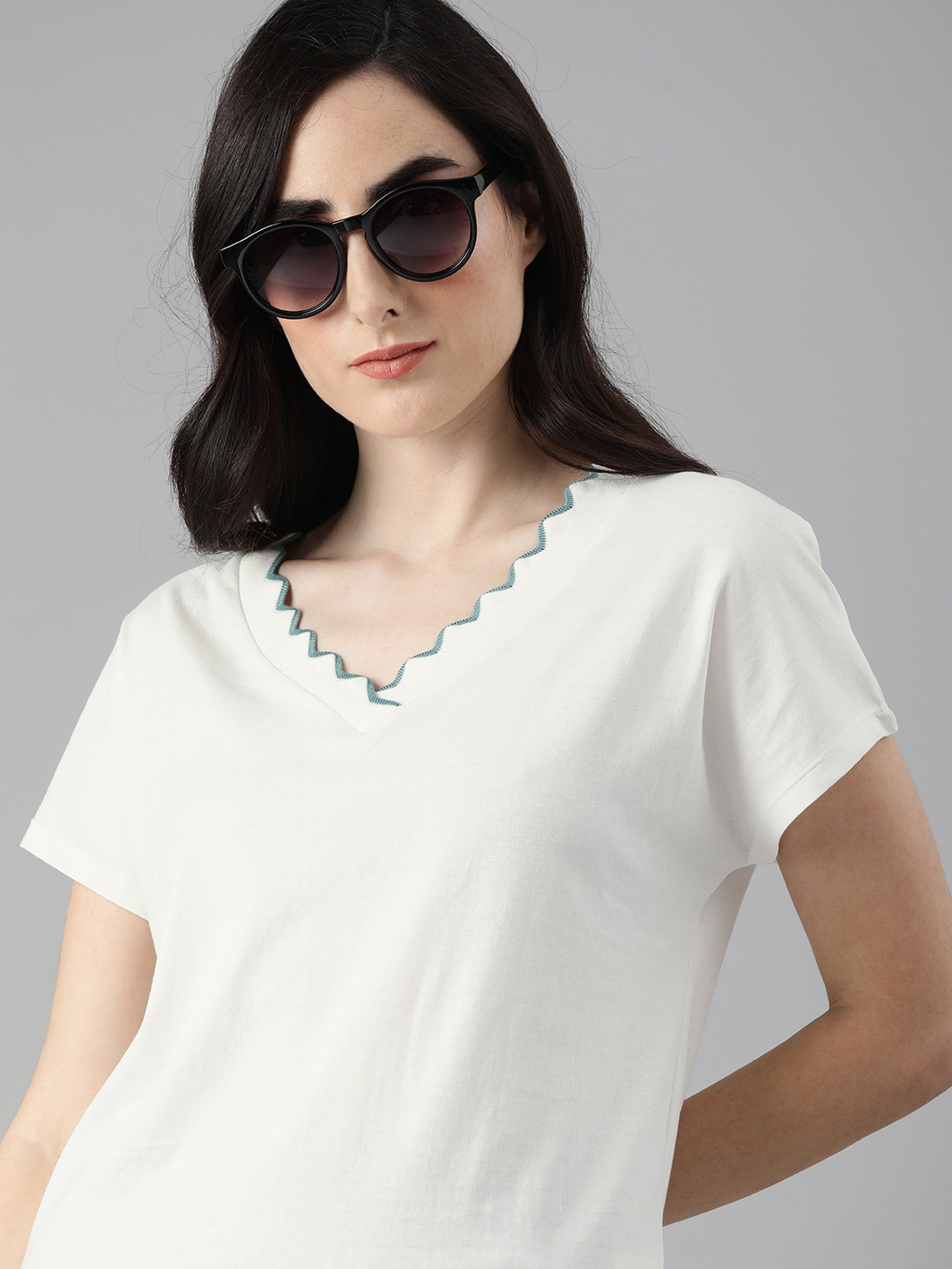 

The Roadster Lifestyle Co Women White V-Neck Extended Sleeves Scalloped Tipping Pure Cotton T-shirt