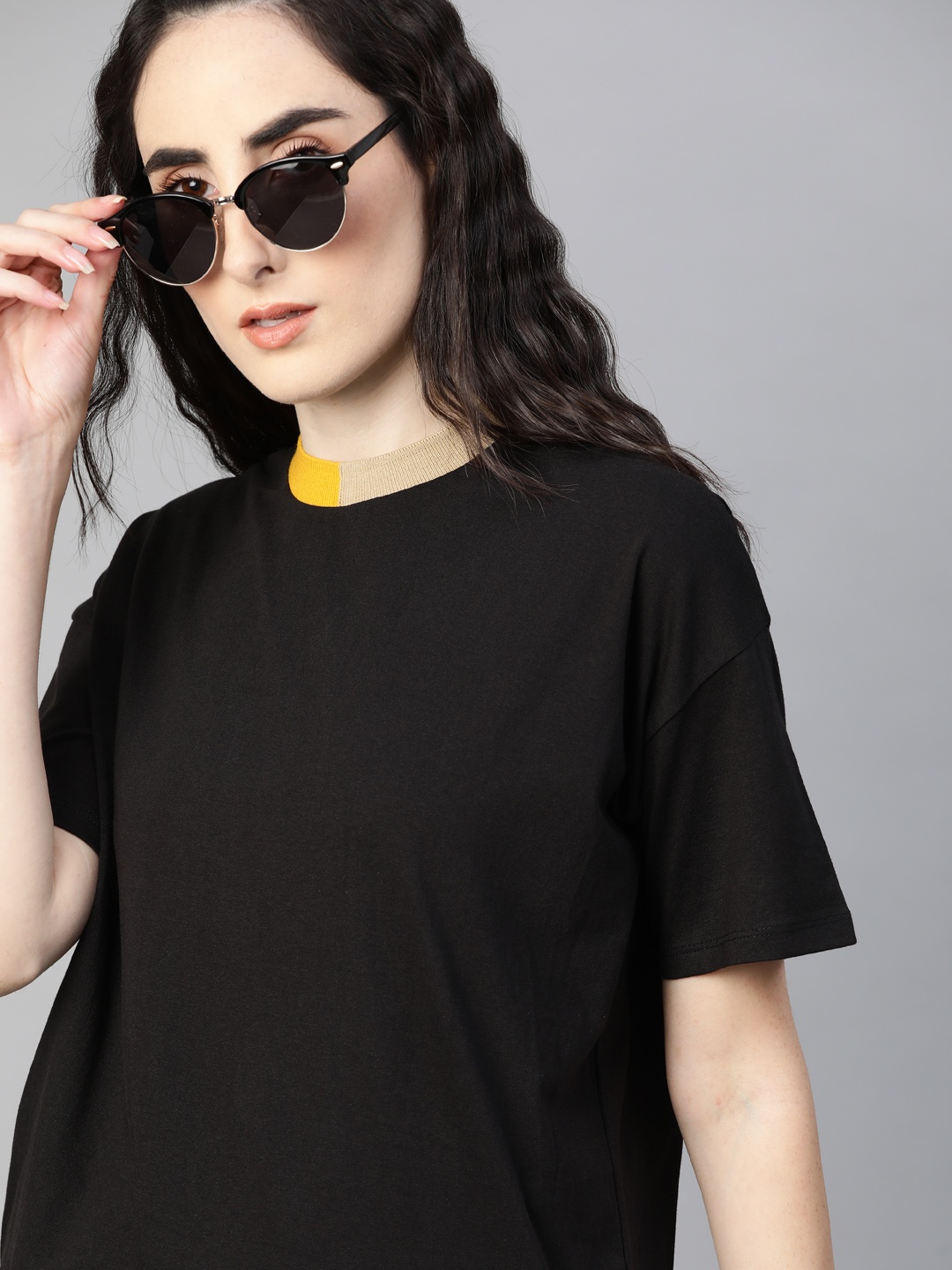 

The Roadster Lifestyle Co Women Black Drop-Shoulder Sleeves Pure Cotton Boxy Pure Cotton T-shirt