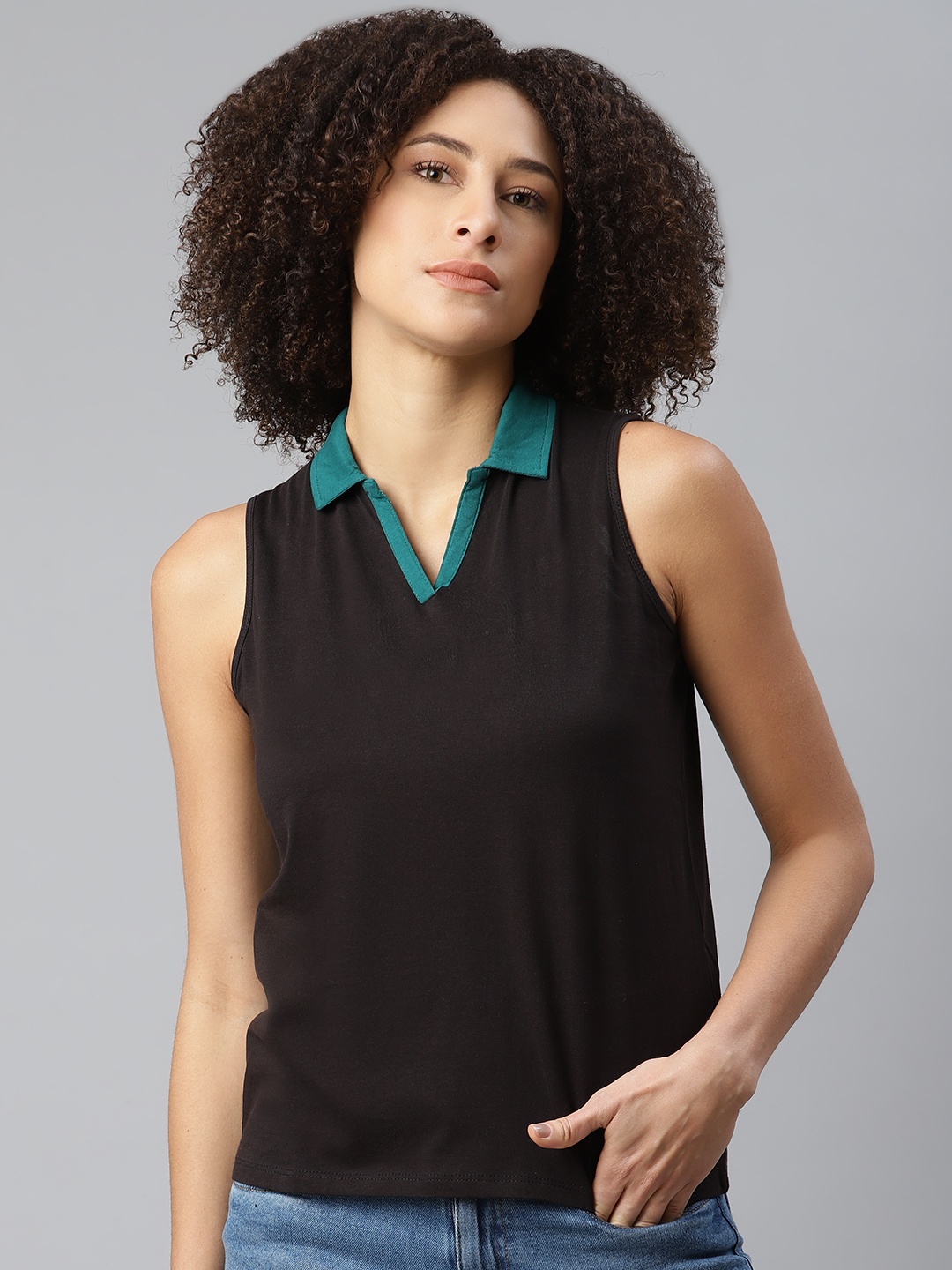 

The Roadster Lifestyle Co Women Black Pure Cotton T-shirt
