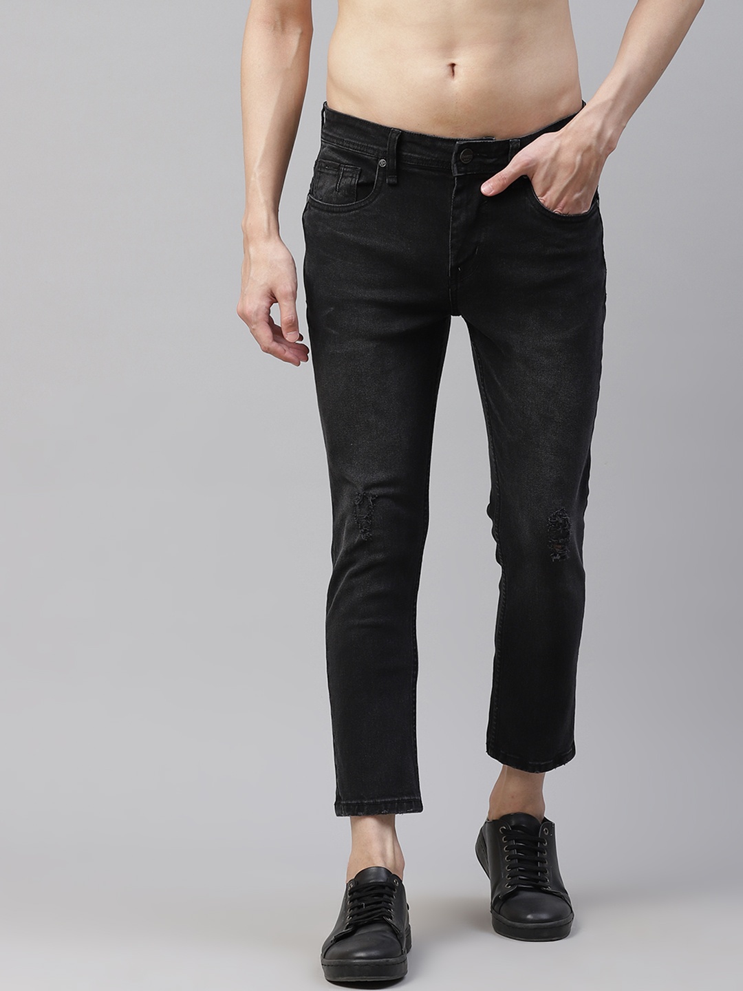 

The Roadster Lifestyle Co Men Black Skinny Fit Low Distress Light Fade Stretchable Cropped Jeans