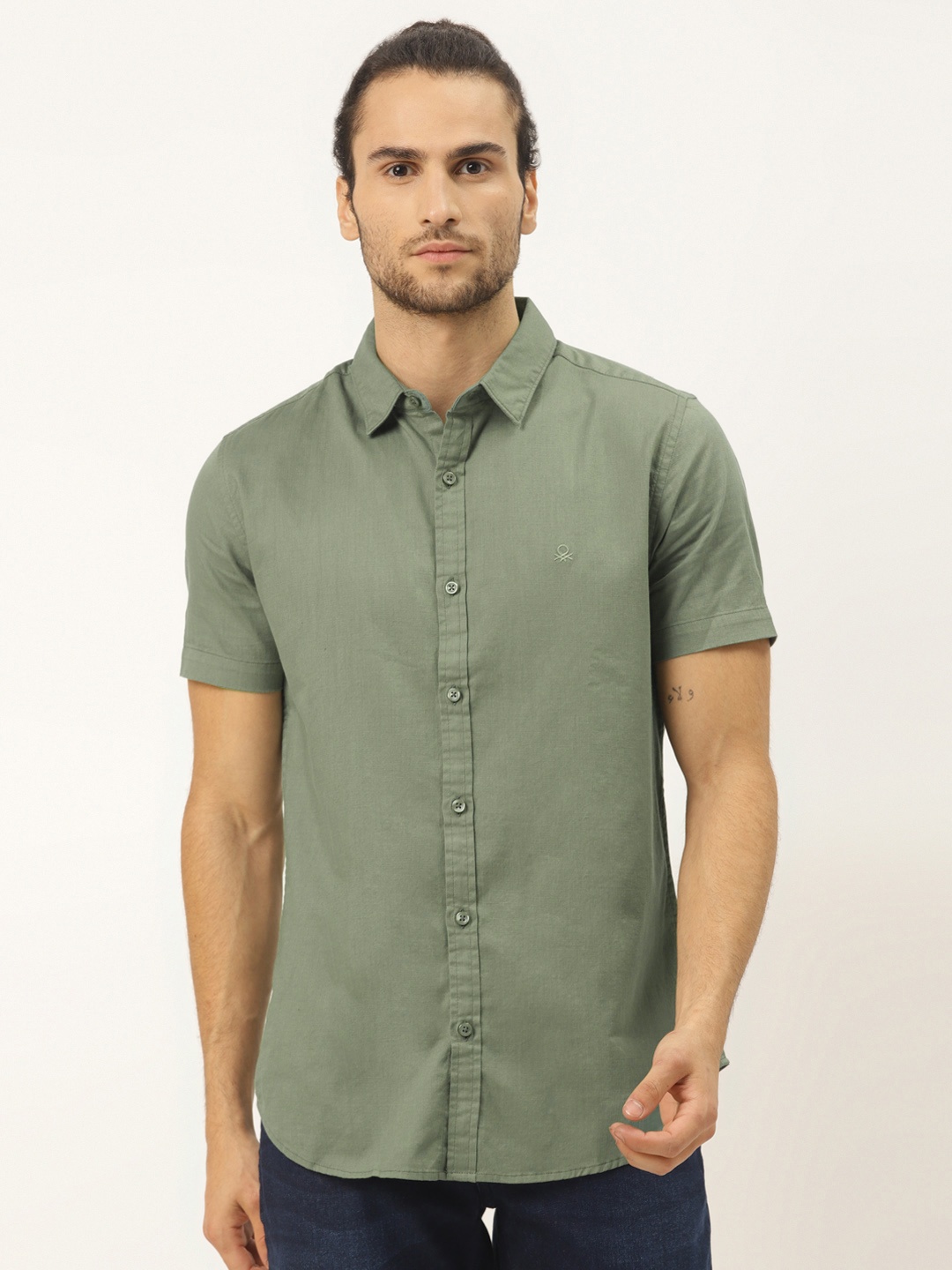 

United Colors of Benetton Men Olive Green Pure Cotton Slim Fit Solid Casual Shirt