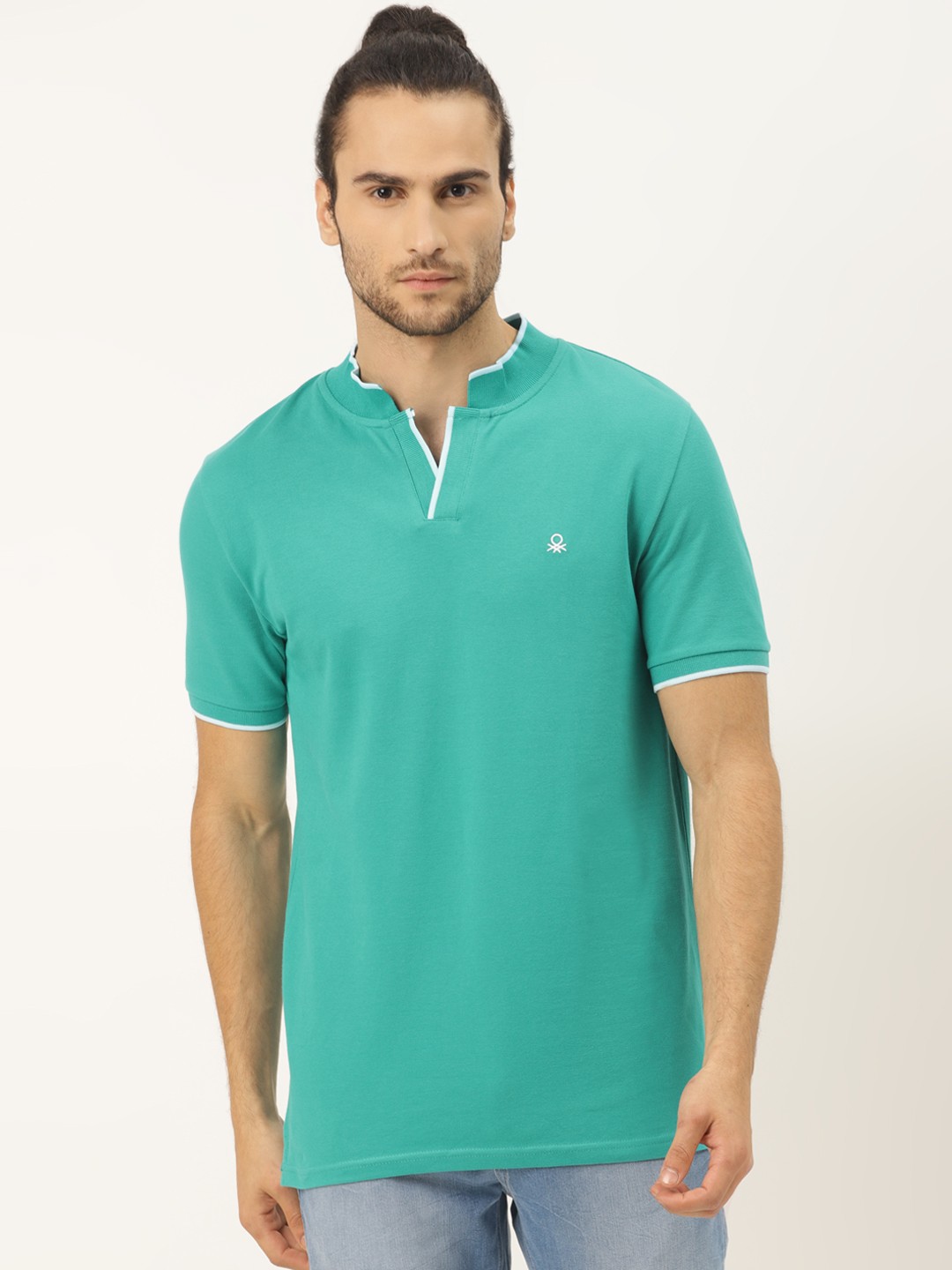 

United Colors of Benetton Men Green Solid Mandarin Collar T-shirt