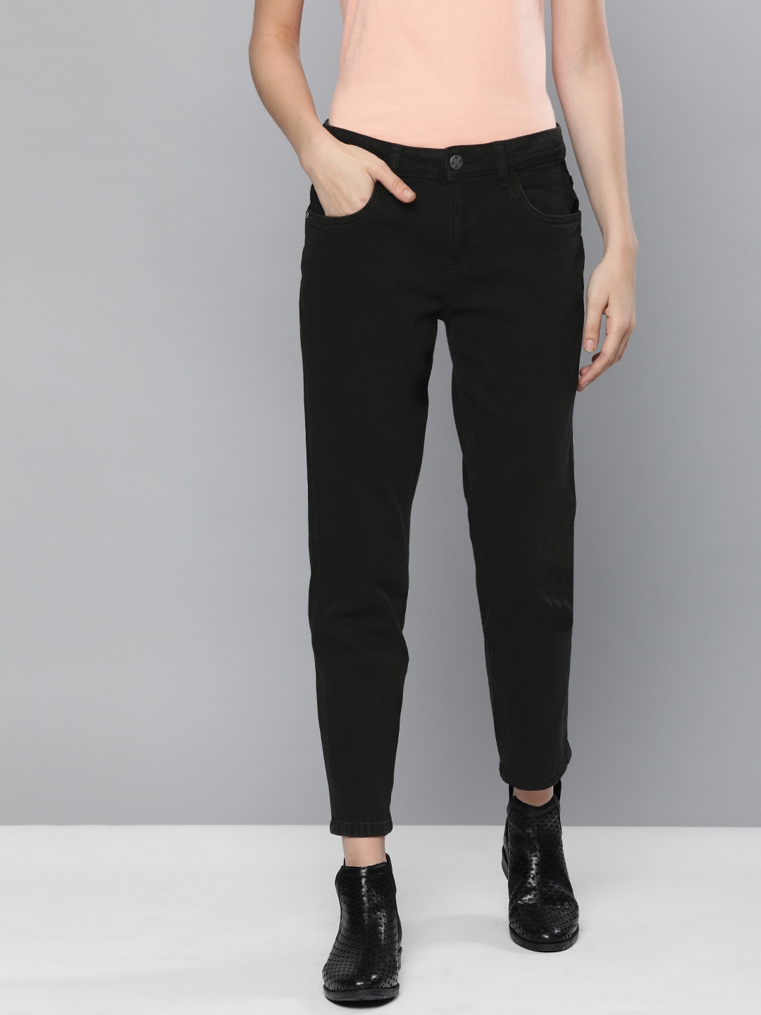 

Kook N Keech Women Black Slim Fit Mid-Rise Clean Look Stretchable Crop Jeans