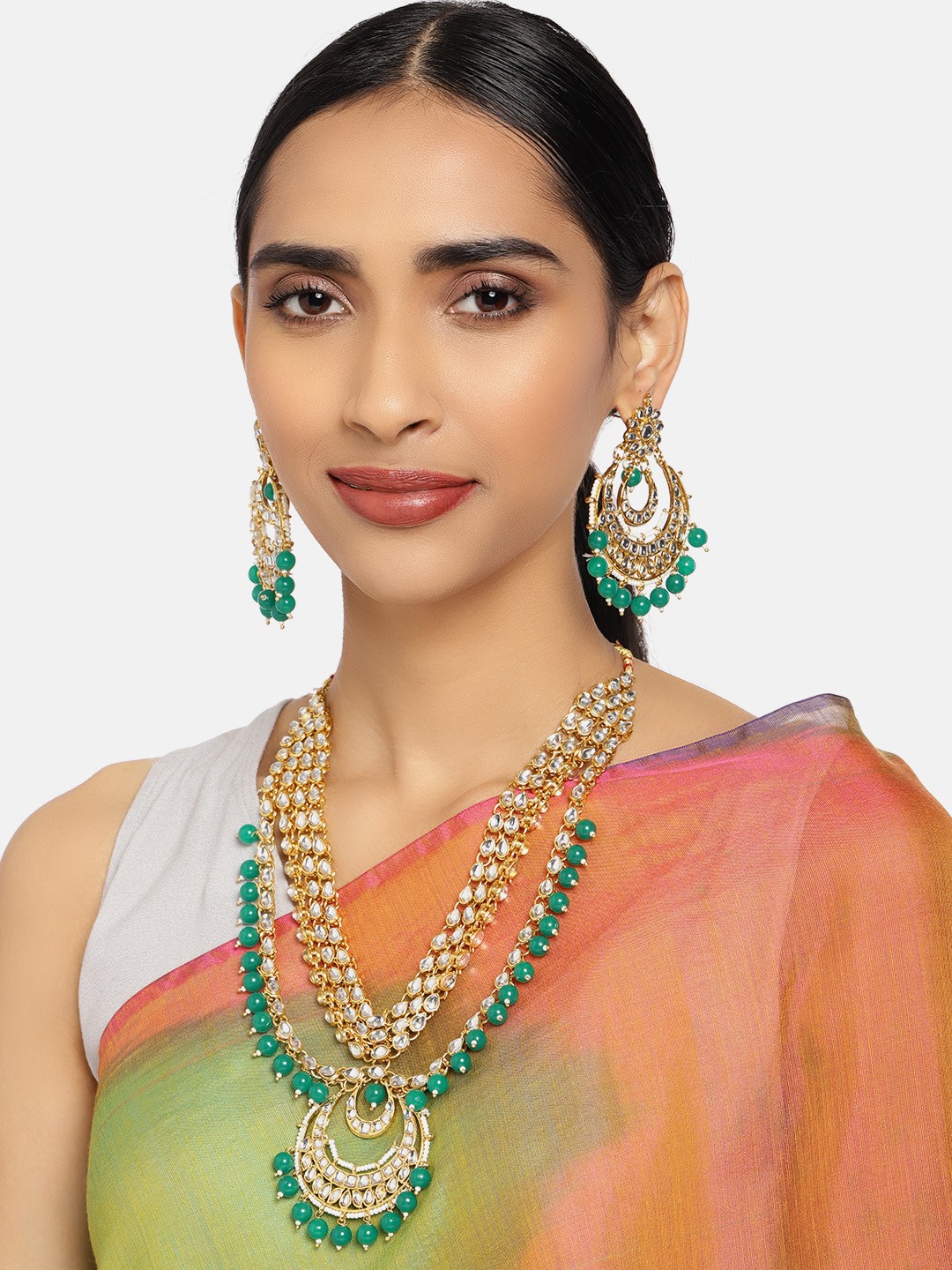 

Zaveri Pearls Green Gold-Plated Kundan Studded Jewellery Set