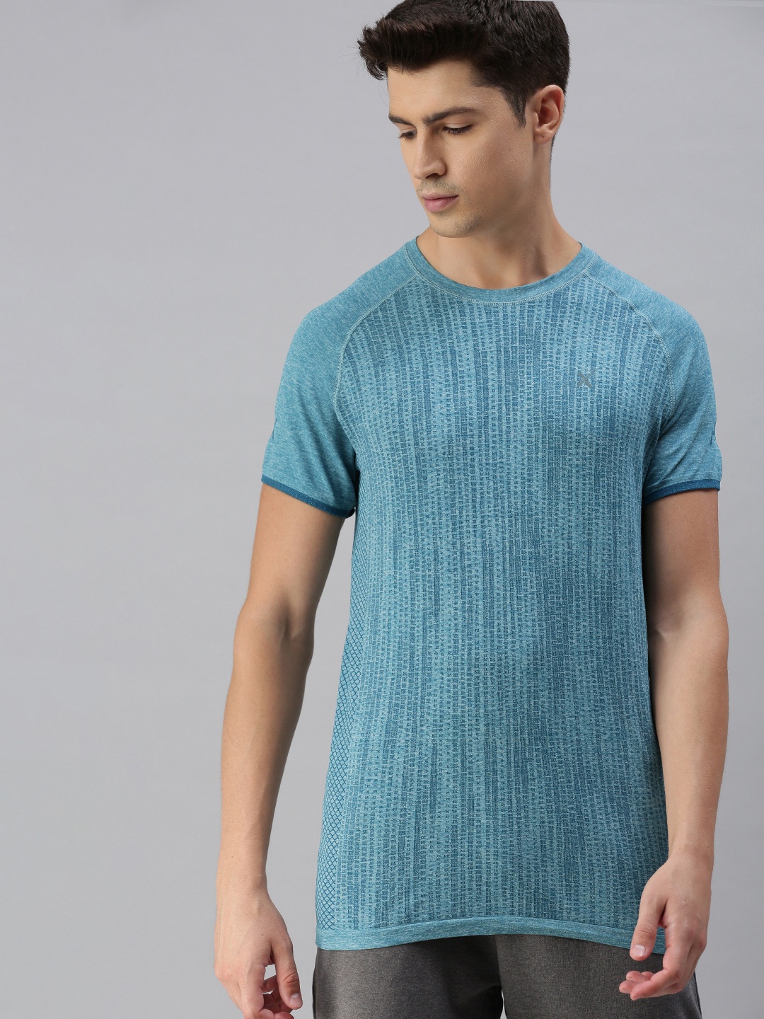 

HRX By Hrithik Roshan Men Blue Melange Solid Seamless Melange Rapid-Dry Yoga Tshirt