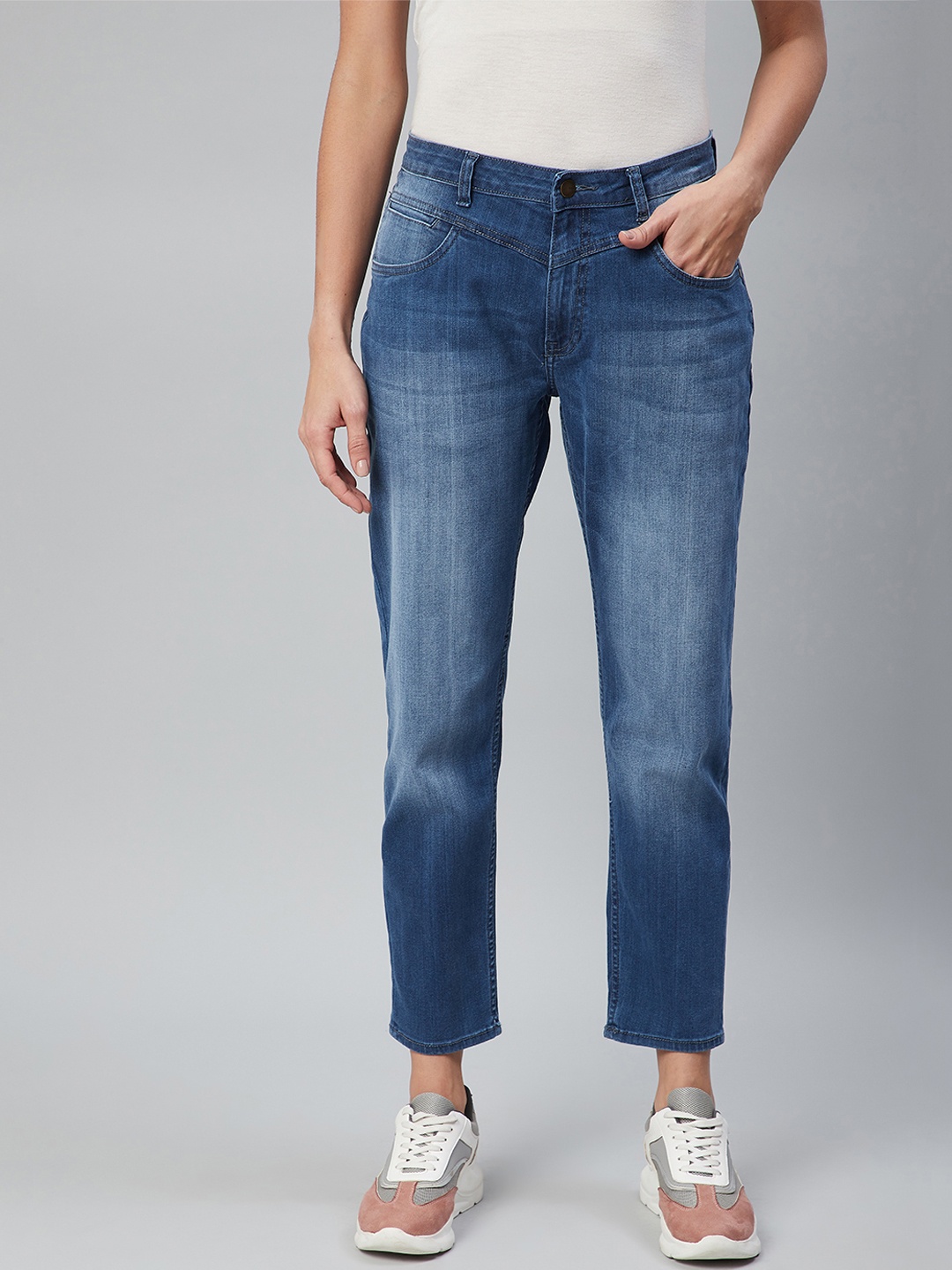 

Mast & Harbour Women Blue Boyfriend Fit Light Fade Stretchable Jeans