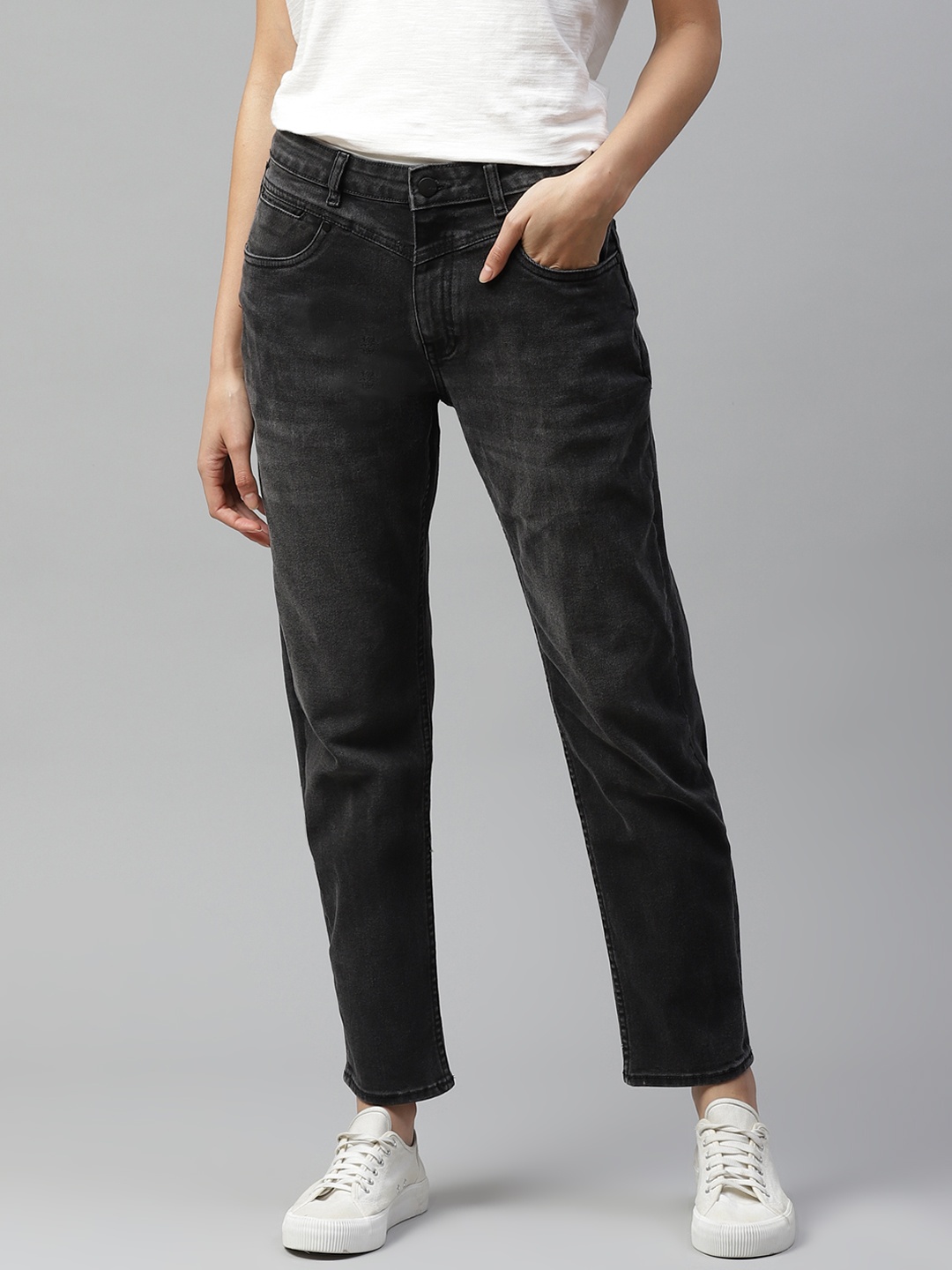 

Mast & Harbour Women Black Boyfriend Fit Stretchable Jeans