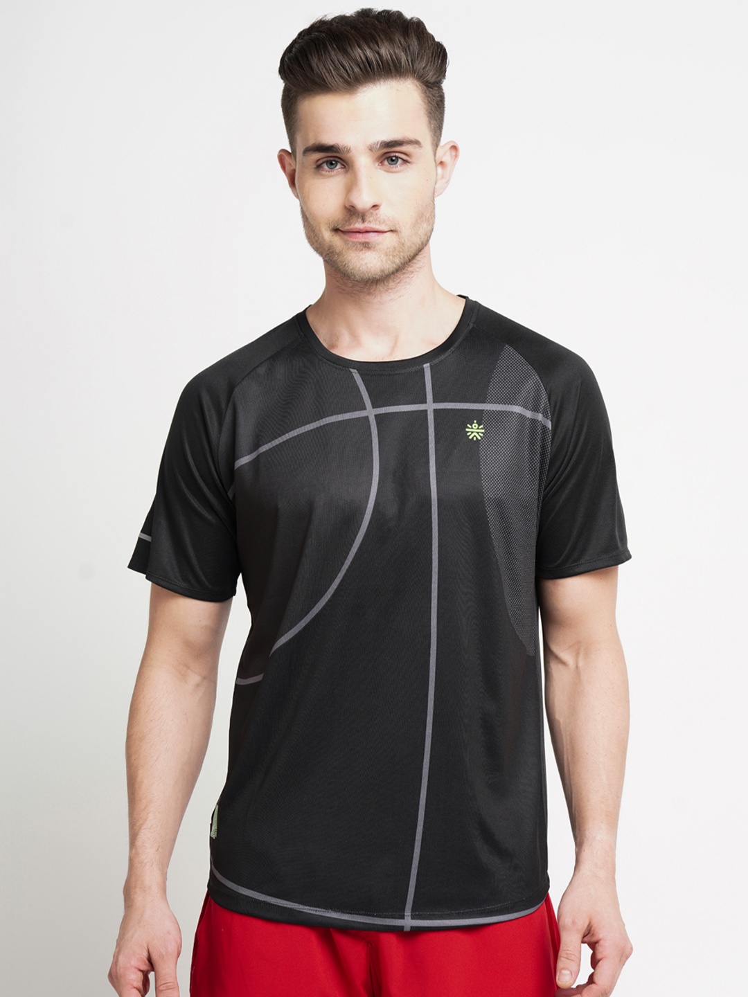 

Cultsport Men Black Striped Round Neck T-shirt