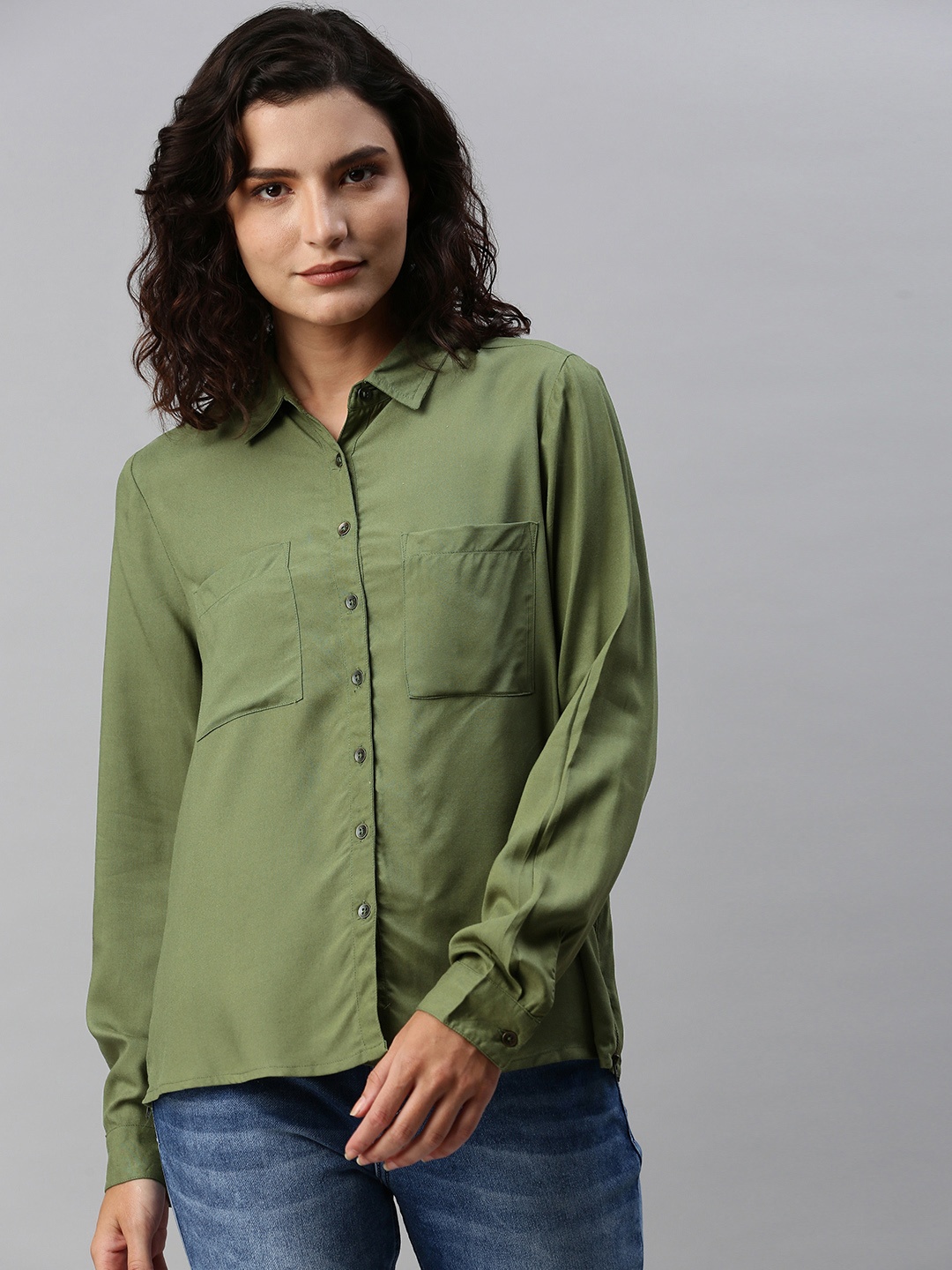 

The Roadster Lifestyle Co Women Green Solid Casual Antibacterial Finish Shirt With Side Seam Zipper Detail