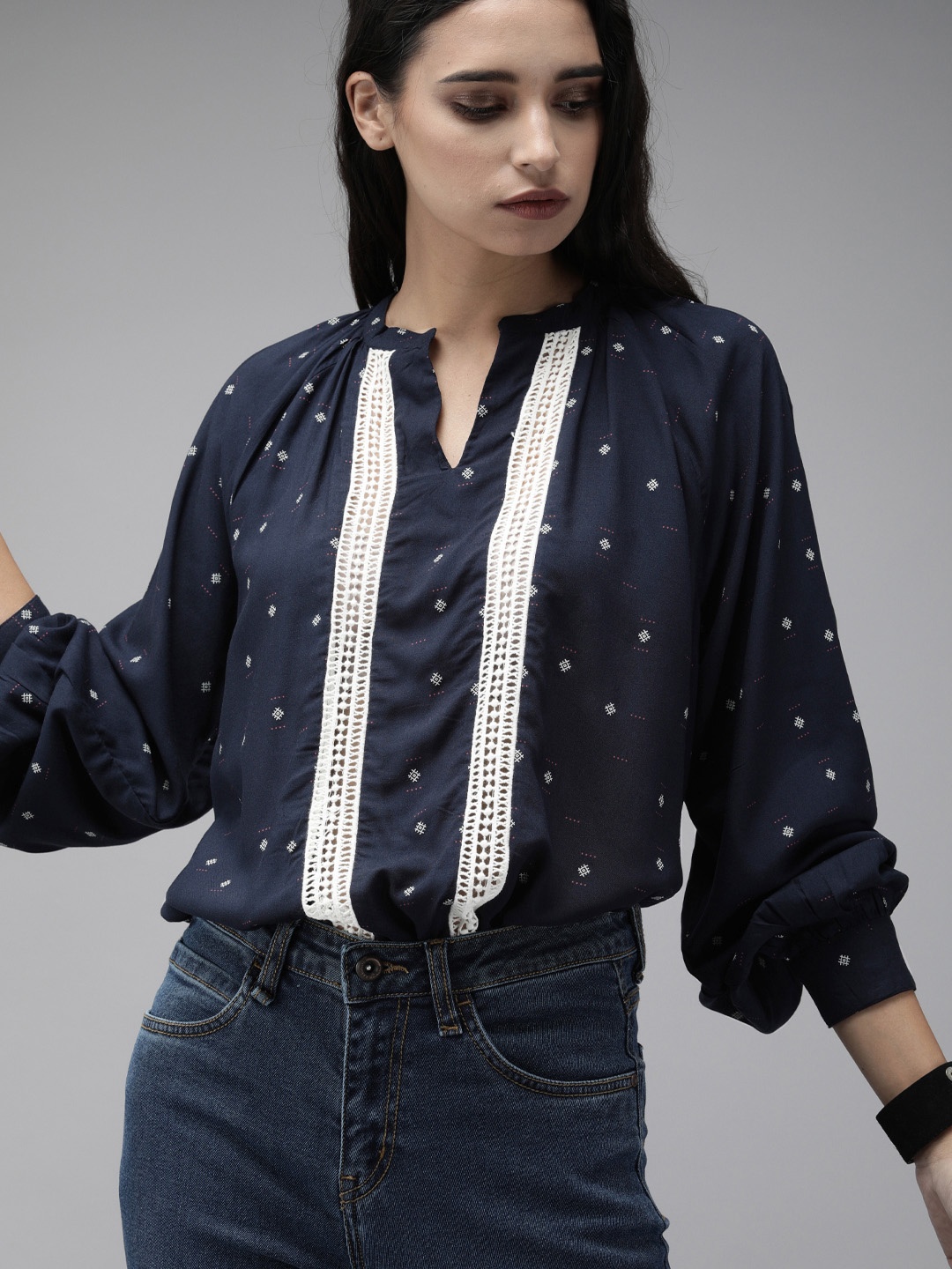 

The Roadster Lifestyle Co Sustainable ECOVERO LENZING Navy Blue & White Printed Regular Laced Top