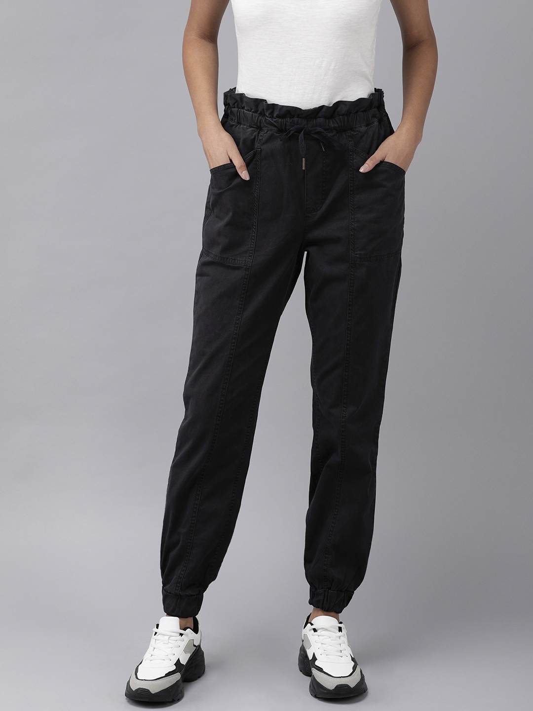 

The Roadster Lifestyle Co Women Black Solid Paper Bag Joggers Trousers