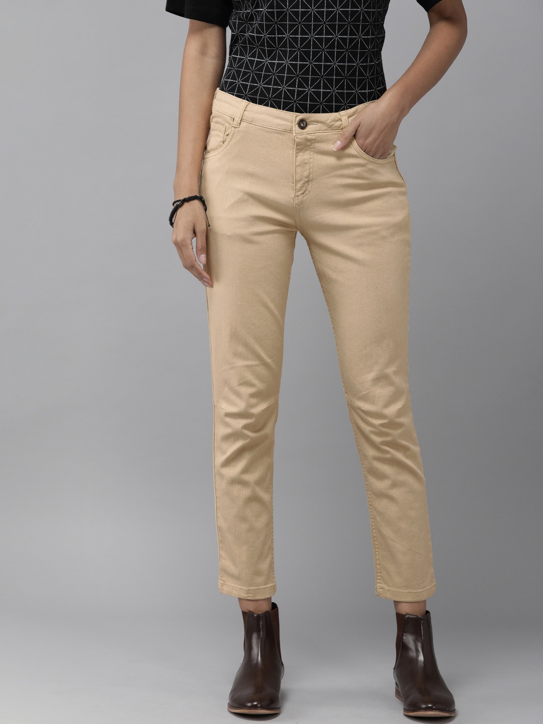 

The Roadster Lifestyle Co Women Cream-Coloured Slim Fit High-Rise Trousers