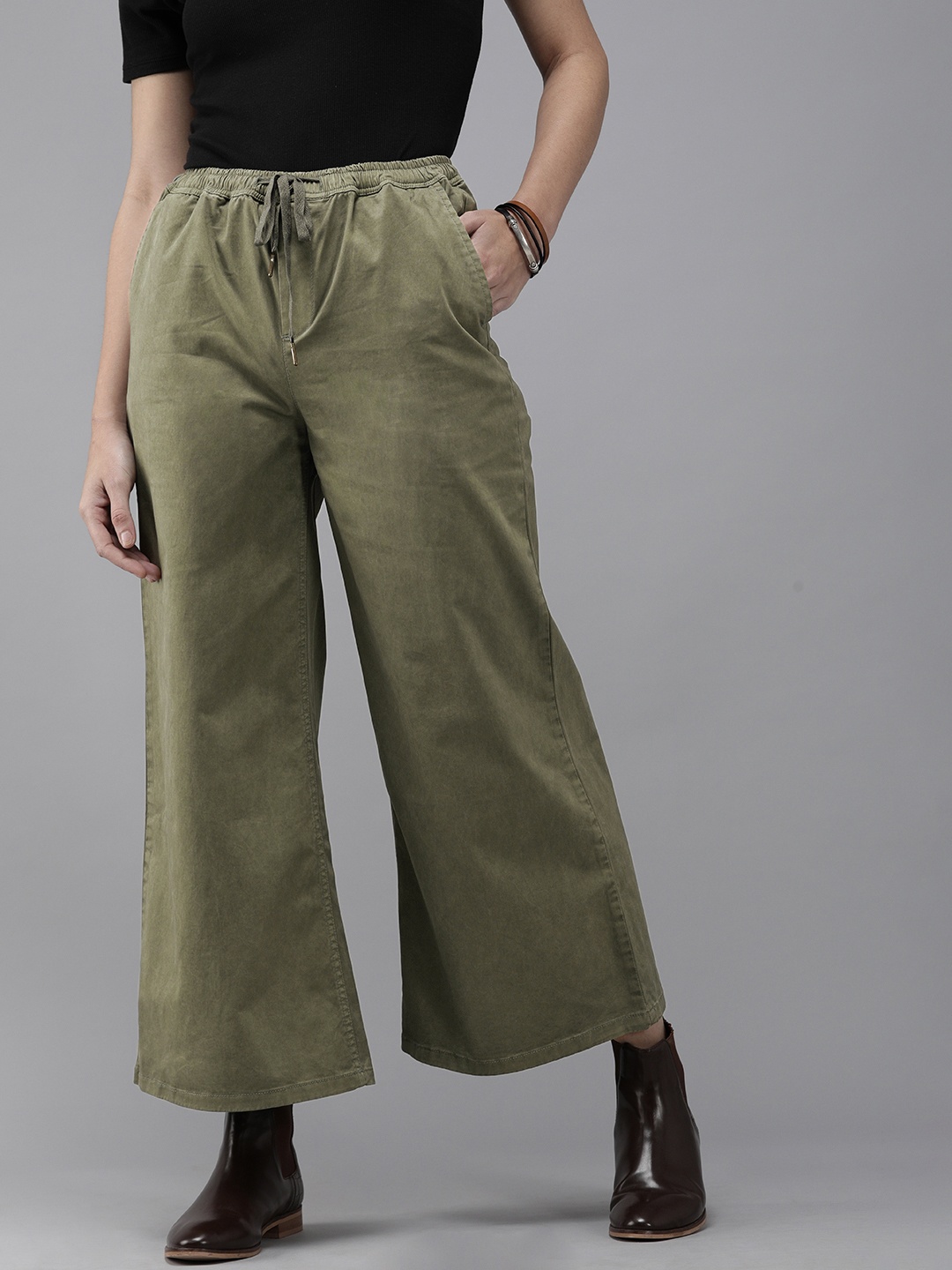 

The Roadster Lifestyle Co Women Olive Green Cropped Flared Chinos