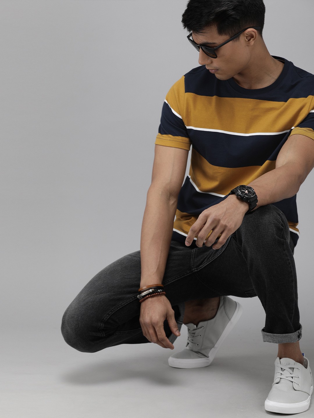 

The Roadster Lifestyle Co Men Navy Blue Mustard Yellow Striped Round Neck Pure Cotton T-shirt