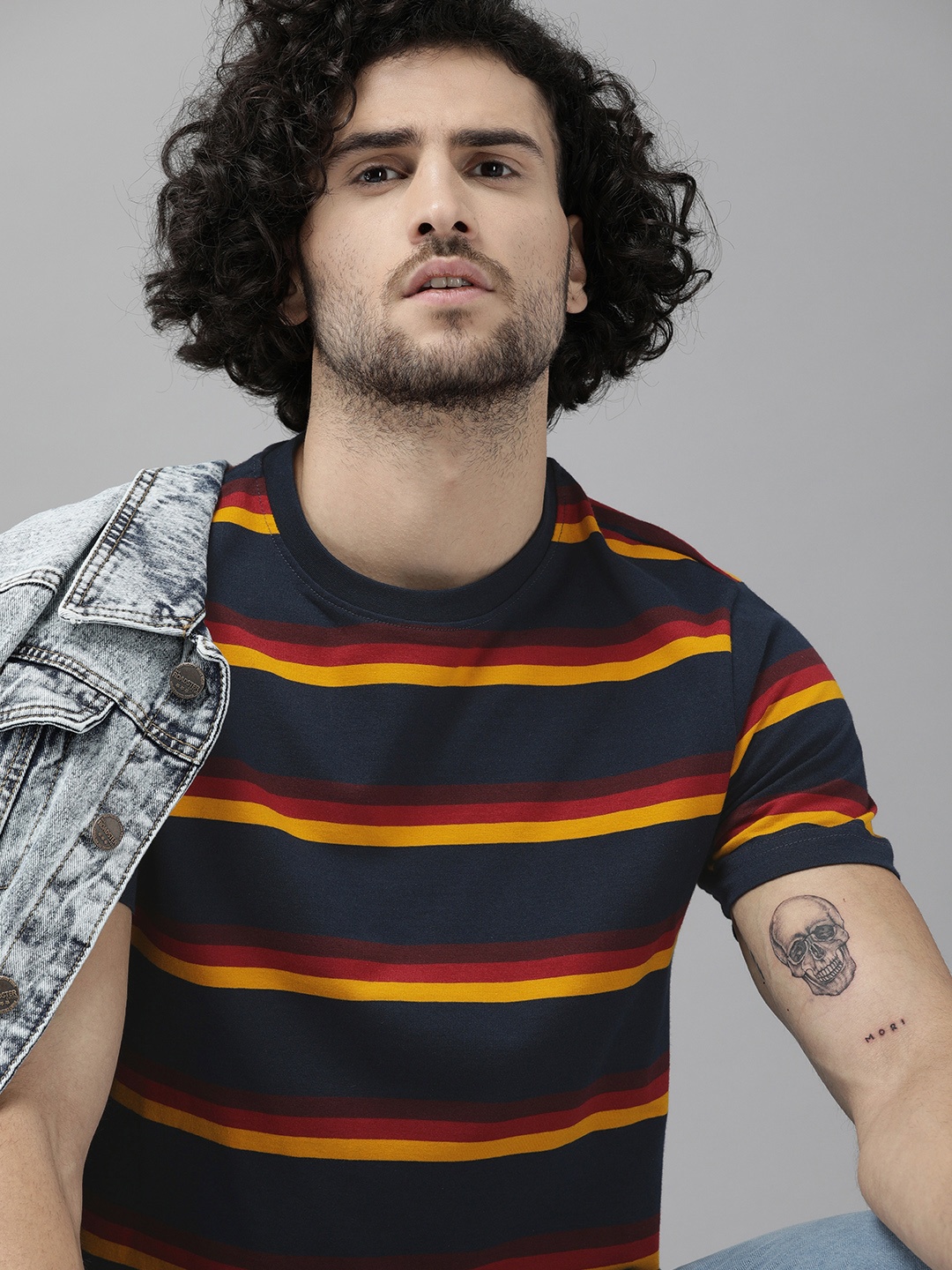 

The Roadster Lifestyle Co Men Black Red Striped Round Neck Pure Cotton T-shirt