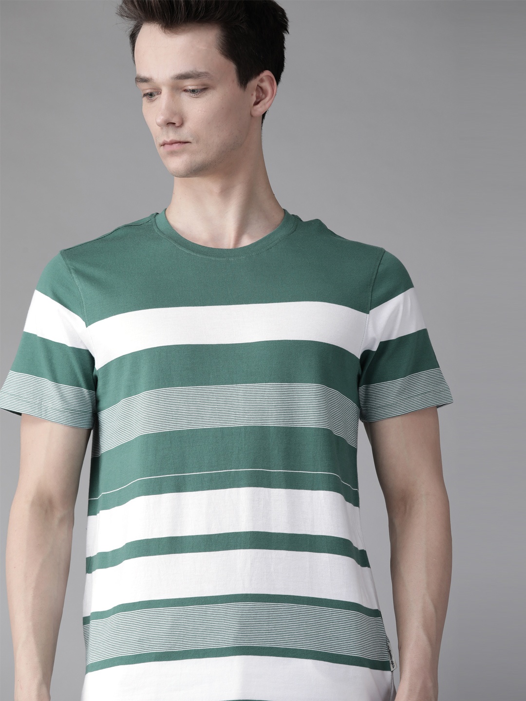

The Roadster Lifestyle Co Men White & Green Striped Pure Cotton Round Neck T-shirt
