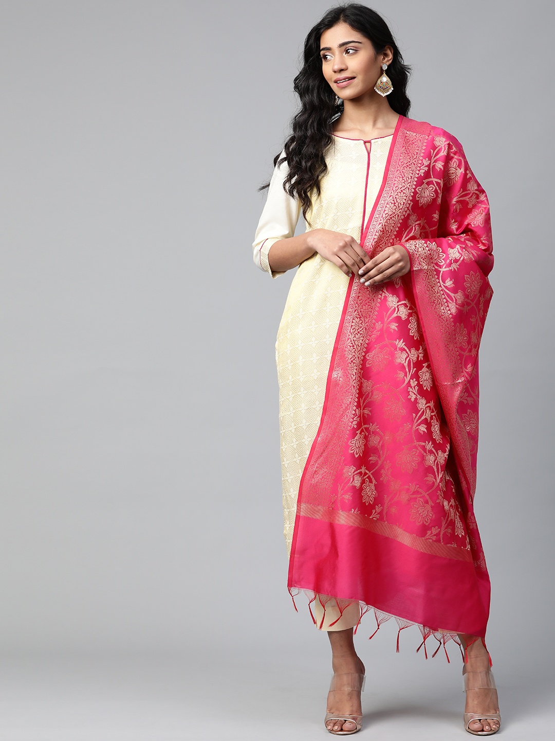 

swatika Pink & Golden Handloom Zari Woven Design Dupatta