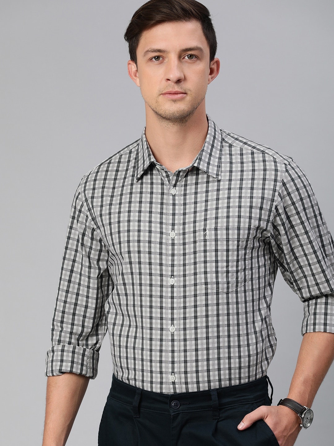

Indian Terrain Men Grey & Black Slim Fit Checked Smart Casual Shirt