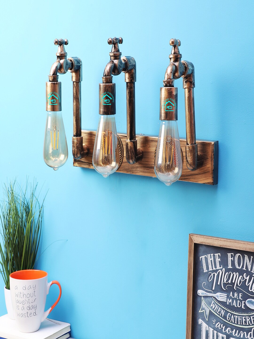 

MFD HOME FURNISHING Gold-Toned Solid Armed Sconce Wall Lamp