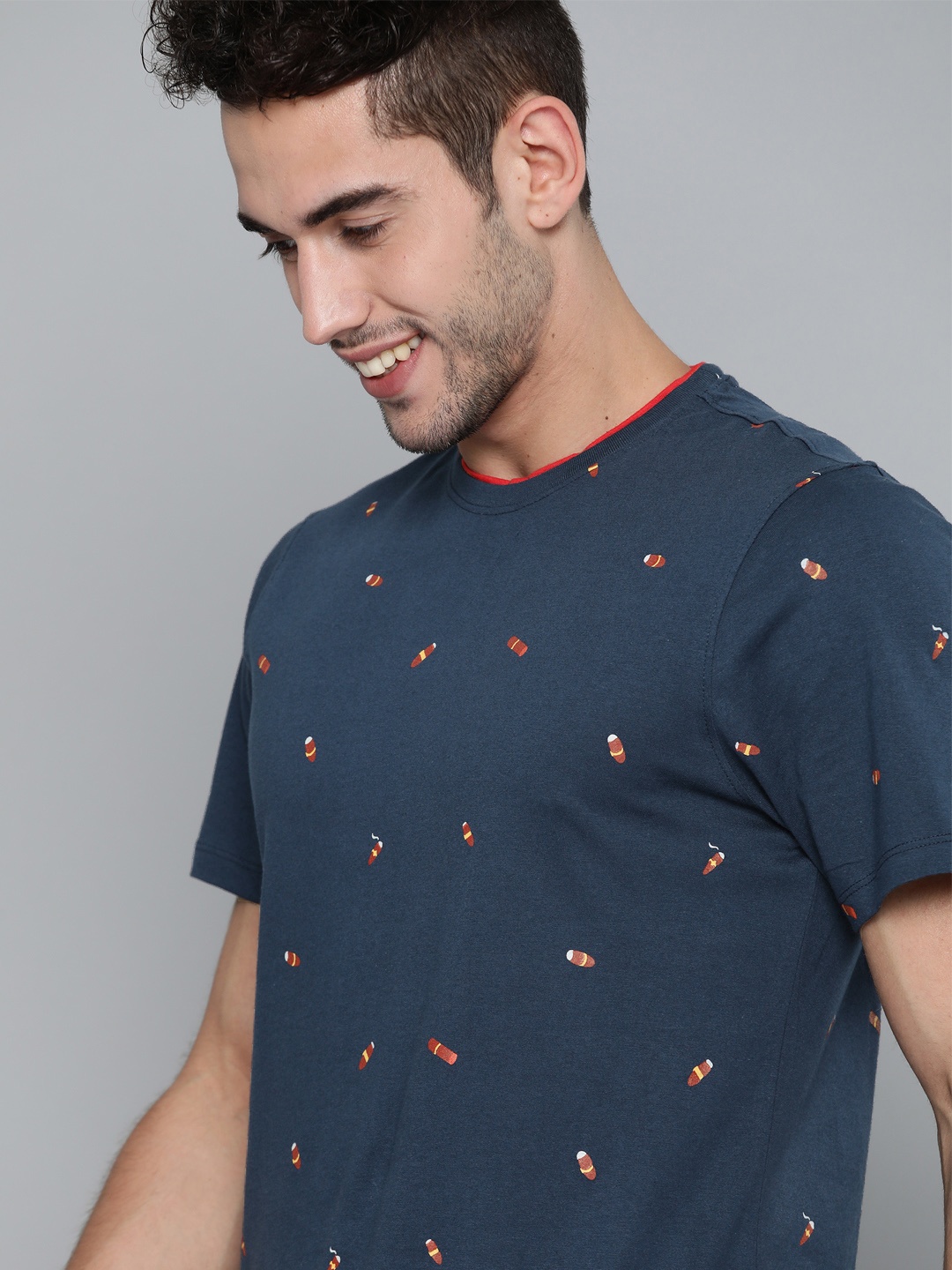 

Mast & Harbour Men Navy Blue & Brown Pure Cotton Quirky Printed Round Neck T-shirt