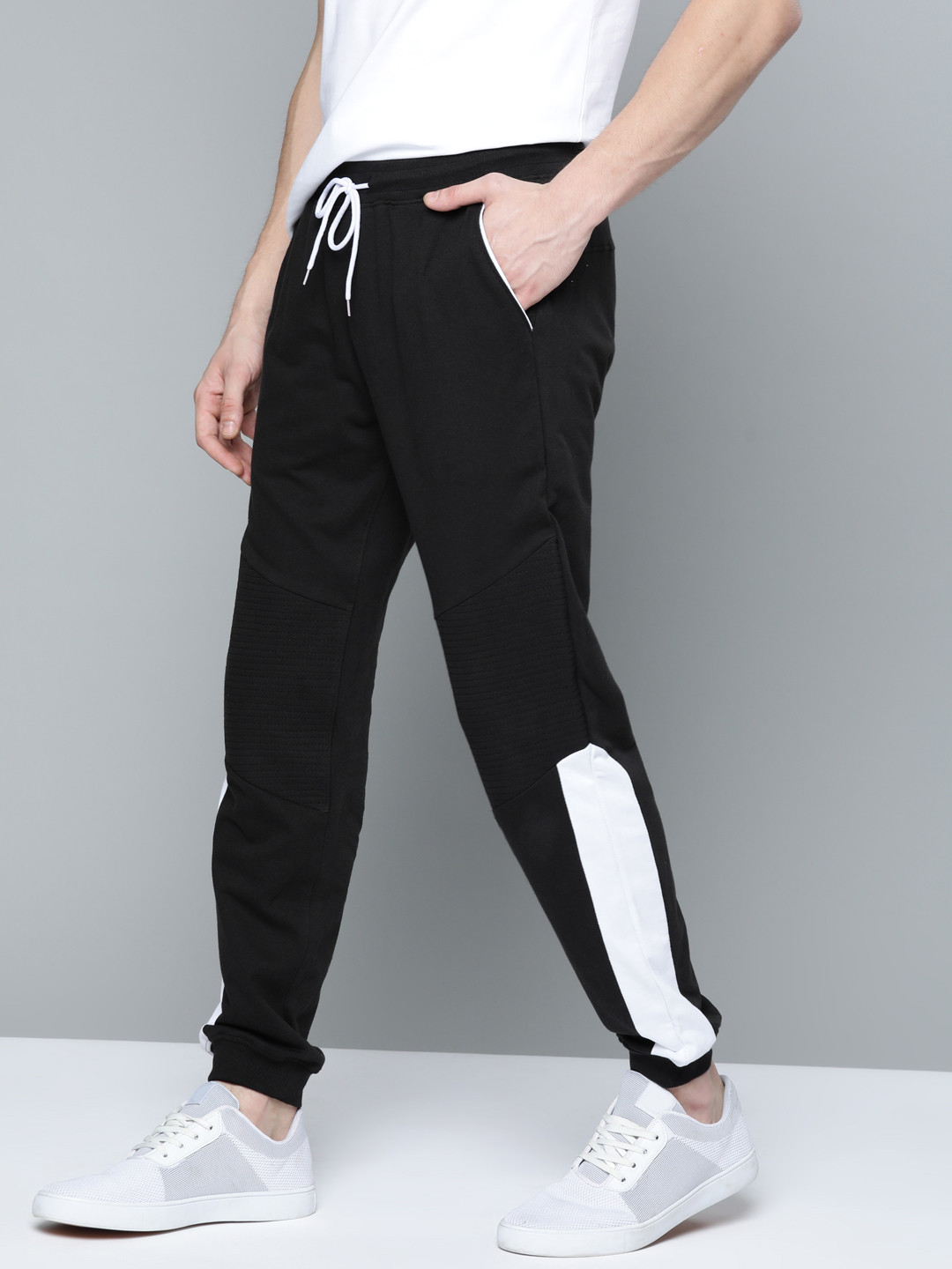 

Mast & Harbour Men Black Solid Cotton Joggers