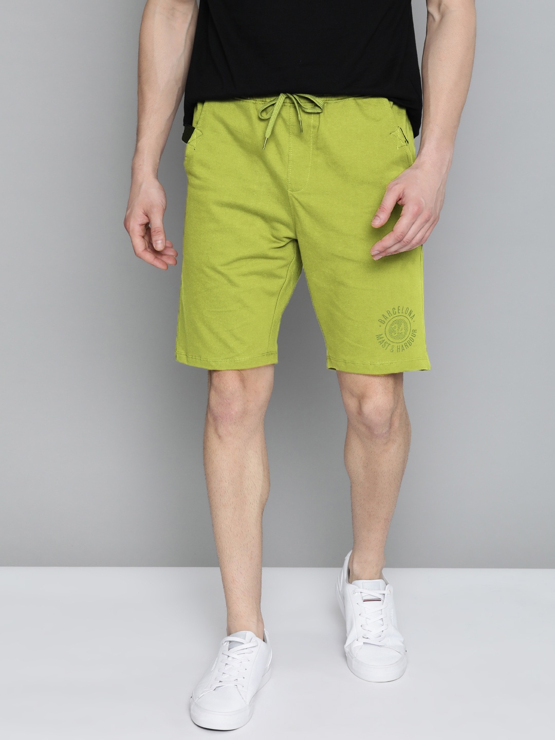 

Mast & Harbour Men Olive Green Solid Pure Cotton Regular Shorts