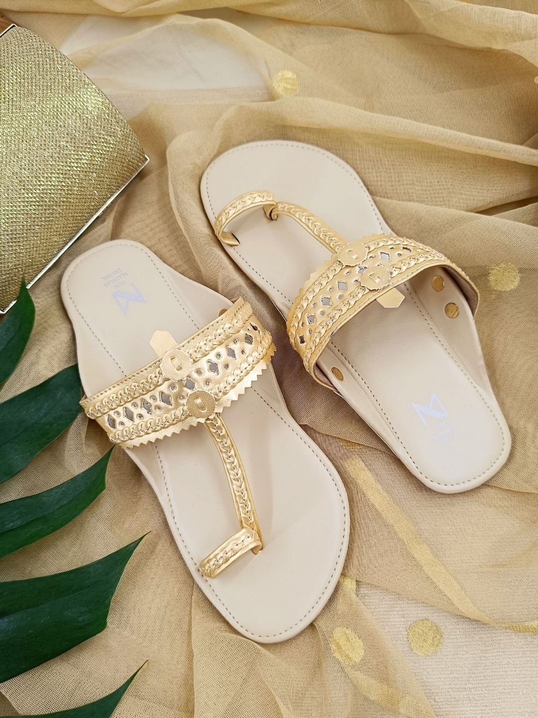 

THE MADRAS TRUNK Women Ethnic One Toe Kolhapuri Sandals, Beige