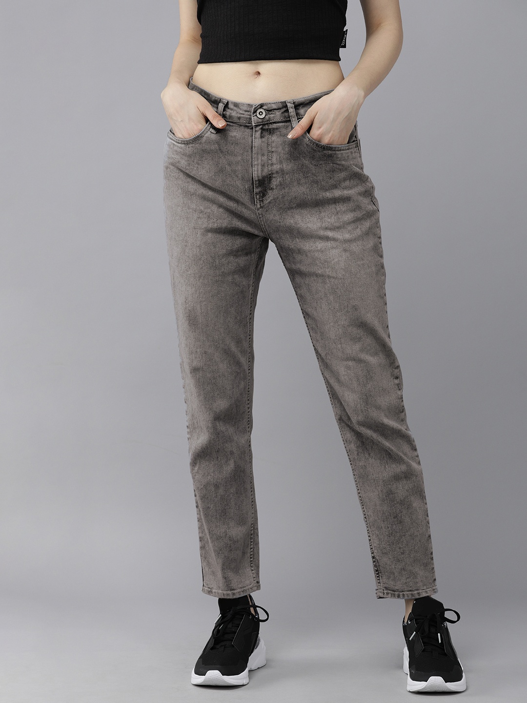 

The Roadster Lifestyle Co Women Grey Slim Fit Light Fade Stretchable Jeans