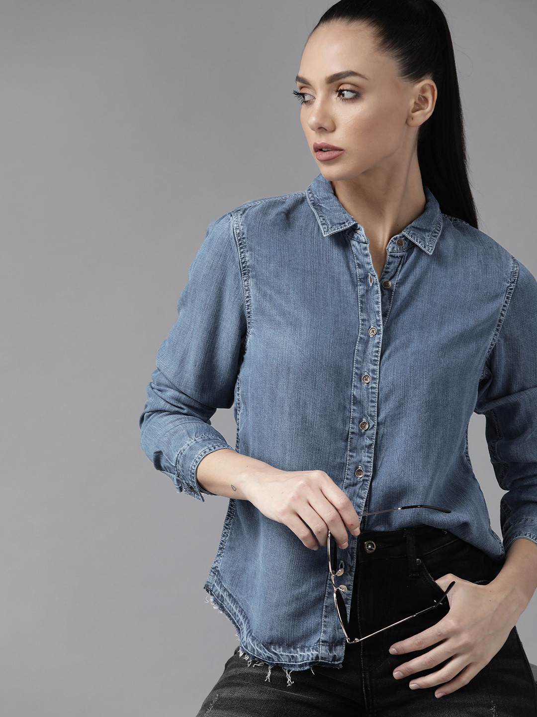 

The Roadster Lifestyle Co Women Blue Solid Denim Casual Shirt