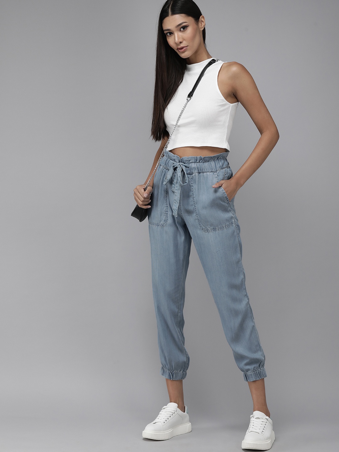 

The Roadster Lifestyle Co Women Blue Jogger High-Rise Stretchable Cropped Jeans