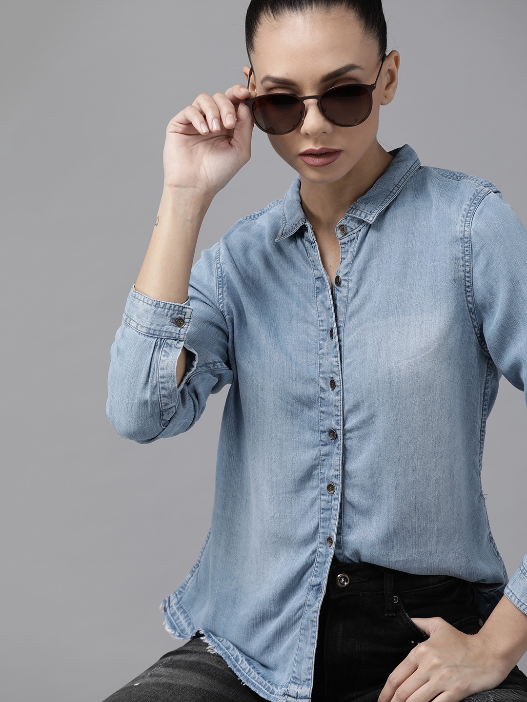 

The Roadster Lifestyle Co Women Blue Solid Denim Casual Shirt
